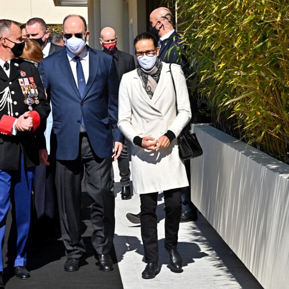 Exclusif - Denis Raymond, adjudant chef des Carabiniers du Prince, le prince Albert II de Monaco et la princesse Stéphhanie de Monaco durant la présentation du nouveau maillot de l'équipe cycliste des Carabiniers du Prince en soutien à l'association Fight Aids Monaco au Fairmont Hotel, à Monaco, le 15 mars 2021. © Bruno Bebert/PRM/Bestimage