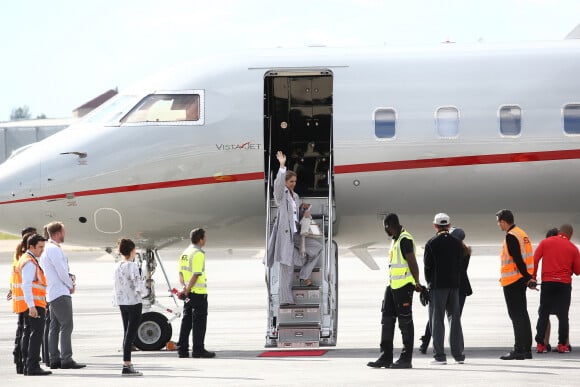 Celine Dion prend un jet privé au Bourget le 10 août 2017. 