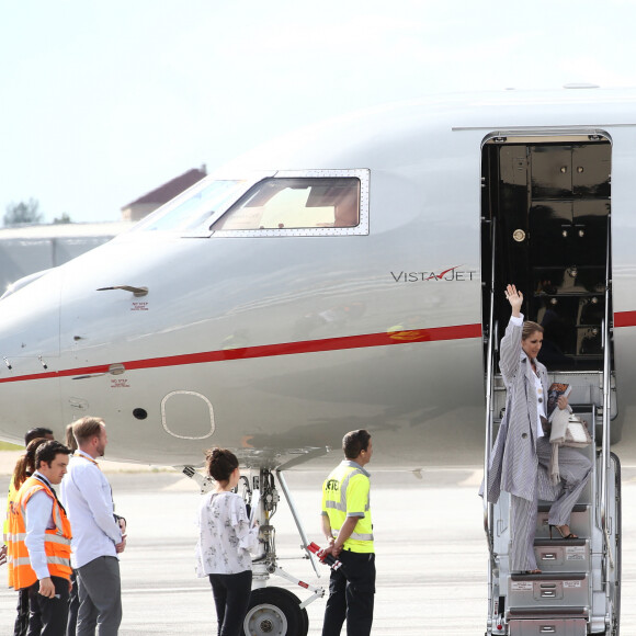 Celine Dion prend un jet privé au Bourget le 10 août 2017. 