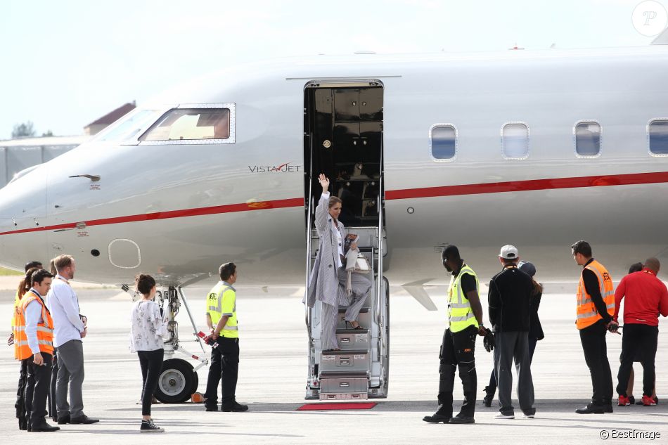 Celine Dion prend un jet privé au Bourget le 10 août 2017.