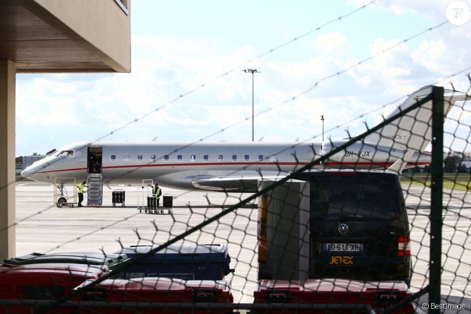 Celine Dion prend un jet privé au Bourget le 10 août 2017.