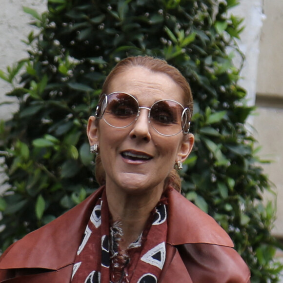 Céline Dion quitte le Royal Monceau pour prendre un jet privé au Bourget pour Anvers où elle doit donner 2 concerts - Paris le 19 juin 2016 