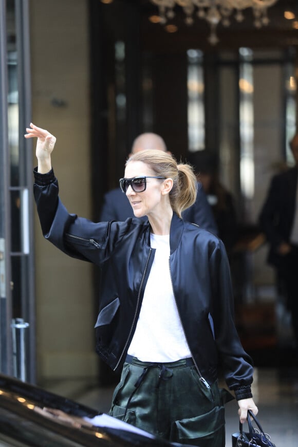 Céline Dion à la sortie de son hôtel, le "Royal Monceau", à Paris, le 5 août 2017