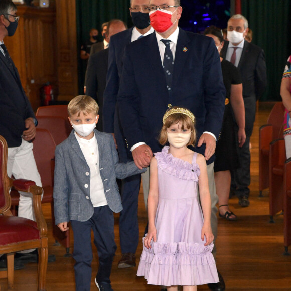 Le prince Albert II de Monaco et ses enfants, le prince héréditaire Jacques et la princesse Gabriella, accompagnés par M. Calcagno, le directeur du Musée, Alexandra Valetta-Ardisson, la député des Alpes-Maritimes, et M. Laurent Stefanini, l'ambassadeur de France à Monaco, ont participé au lancement du programme "Océano pour Tous" au Musée Océanographique de Monaco, le 1er juin 2021. © Bruno Bebert/Bestimage
