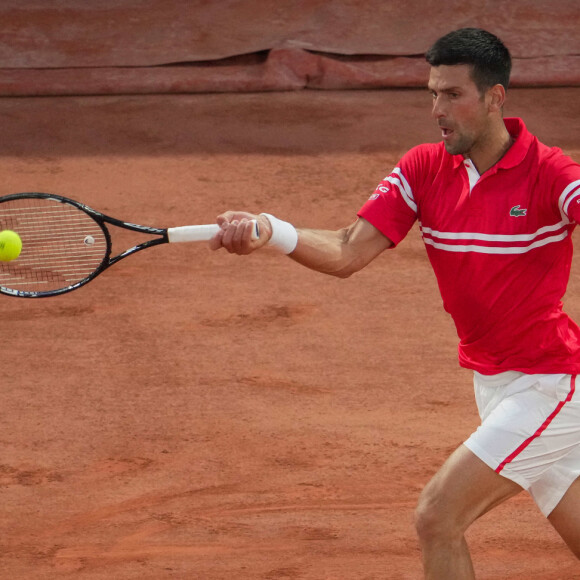 Novak Djokovic s'est qualifié pour le deuxième tour de Roland-Garros en battant l'Américain Tennys Sandgren. Paris, le 1er juin 2021.