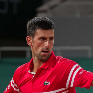 Novak Djokovic s'est qualifié pour le deuxième tour de Roland-Garros en battant l'Américain Tennys Sandgren. Paris, le 1er juin 2021.