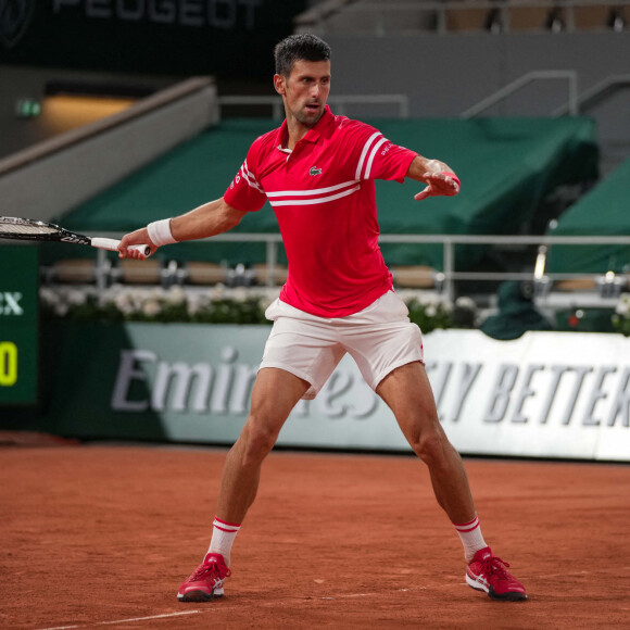 Novak Djokovic s'est qualifié pour le deuxième tour de Roland-Garros en battant l'Américain Tennys Sandgren. Paris, le 1er juin 2021.