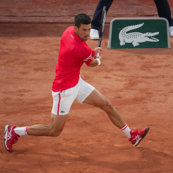 Novak Djokovic s'est qualifié pour le deuxième tour de Roland-Garros en battant l'Américain Tennys Sandgren. Paris, le 1er juin 2021.