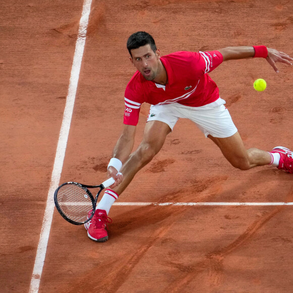 Novak Djokovic s'est qualifié pour le deuxième tour de Roland-Garros en battant l'Américain Tennys Sandgren. Paris, le 1er juin 2021.