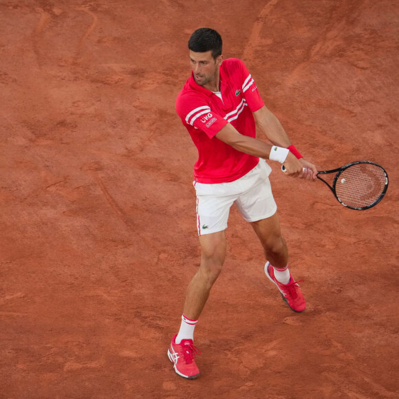 Novak Djokovic s'est qualifié pour le deuxième tour de Roland-Garros en battant l'Américain Tennys Sandgren. Paris, le 1er juin 2021.