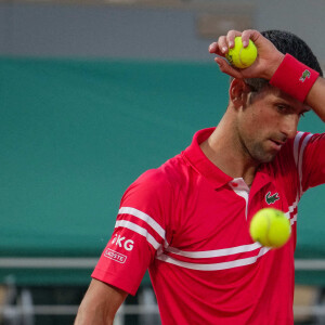 Novak Djokovic s'est qualifié pour le deuxième tour de Roland-Garros en battant l'Américain Tennys Sandgren. Paris, le 1er juin 2021.