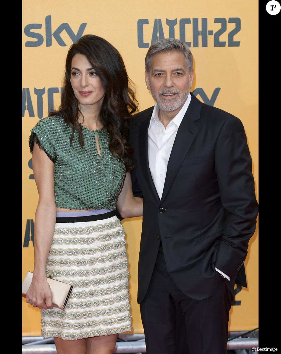 Amal Alamuddin et son mari à la première de la série TV "Catch 22" à Rome, le 13 mai 2019.