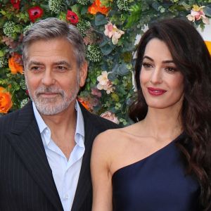 La grande avocate Amal Alamuddin et son mari à l'événement "Postcode Lottery Charity Gala" au McEwan hall à Edimbourg.