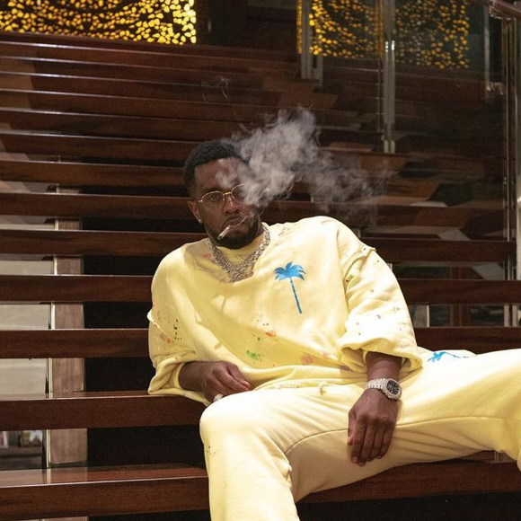 Diddy a encore frappé ! La jupe d'une danseuse a pris feu lors d'une fête organisée par le producteur.