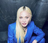 Madonna, tou de bleu vêtue, dîne au restaurant "Craig's" à Los Angeles. Le 19 avril 2021.