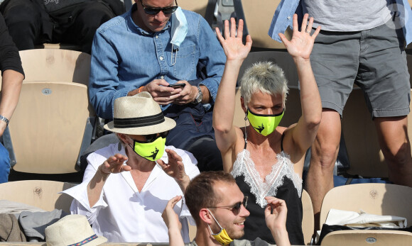 Muriel Robin et sa femme Anne Le Nen dans les tribunes des Internationaux de France de tennis de Roland Garros à Paris, France, le 5 juin 2021. © Dominique Jacovides/Bestimage 
