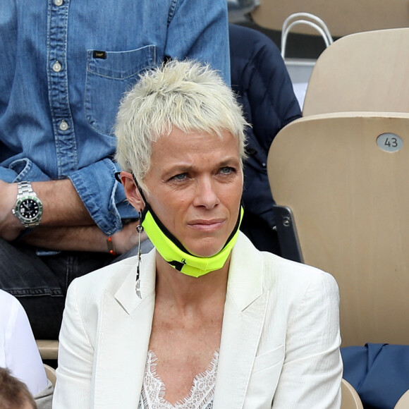 Muriel Robin et sa femme Anne Le Nen dans les tribunes des Internationaux de France de tennis de Roland Garros à Paris, France, le 5 juin 2021. © Dominique Jacovides/Bestimage 