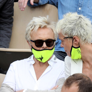 Muriel Robin et sa femme Anne Le Nen dans les tribunes des Internationaux de France de tennis de Roland Garros à Paris, France, le 5 juin 2021. © Dominique Jacovides/Bestimage 