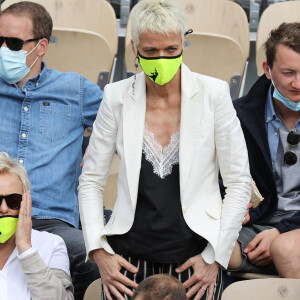 Muriel Robin et sa femme Anne Le Nen dans les tribunes des Internationaux de France de tennis de Roland Garros à Paris, France, le 5 juin 2021. © Dominique Jacovides/Bestimage 