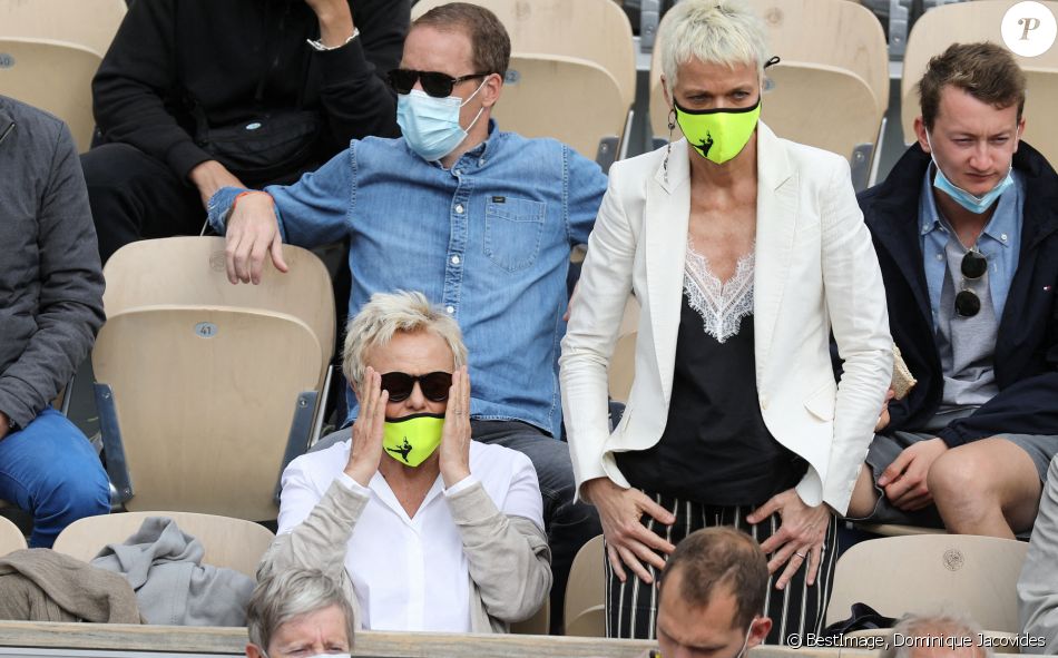 Muriel Robin et sa femme Anne Le Nen dans les tribunes des Internationaux de France de tennis de Roland Garros à Paris, France, le 5 juin 2021. © Dominique Jacovides/Bestimage