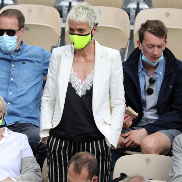 Muriel Robin et sa femme Anne Le Nen dans les tribunes des Internationaux de France de tennis de Roland Garros à Paris, France, le 5 juin 2021. © Dominique Jacovides/Bestimage 