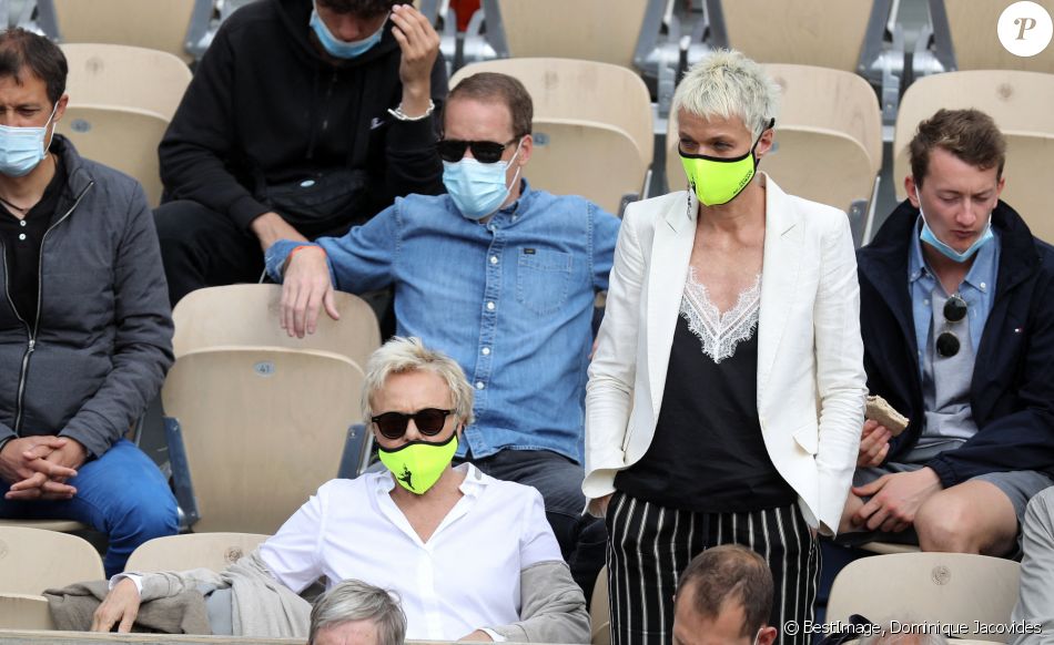 Muriel Robin et sa femme Anne Le Nen dans les tribunes des Internationaux de France de tennis de Roland Garros à Paris, France, le 5 juin 2021. © Dominique Jacovides/Bestimage