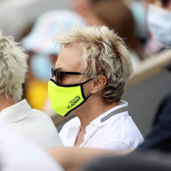 Muriel Robin et sa femme Anne Le Nen dans les tribunes des Internationaux de France de tennis de Roland Garros à Paris, France, le 5 juin 2021. © Dominique Jacovides/Bestimage 