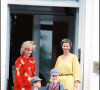 Diana et ses fils, le prince Harry et le prince William, le jour de leur rentrée scolaire à la Wetherby School de Londres en 1989.