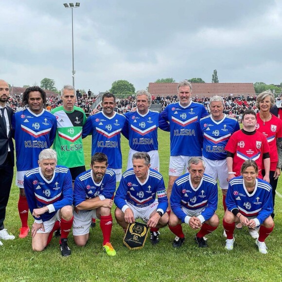 Baptiste Vendroux, Christian Karembeu, Gaëtan Huard, Sonny Anderson, Dominique Rocheteau, Laurent blanc, Jean-Michel Larqué, Arsene Wenger, Bixente Kizarazu, Claude Puel, Alain Giresse, Laure Boulleau lors du match d'inauguration du stade Charles de Gaulle à Colombey-les-Deux-Églises entre le Variétés Club de France et le club local le 6 juin 2021. Ce match contre le FC Colombey a été joué au profit de la Fondation Anne-de-Gaulle © Gwladys Duteil via Bestimage 