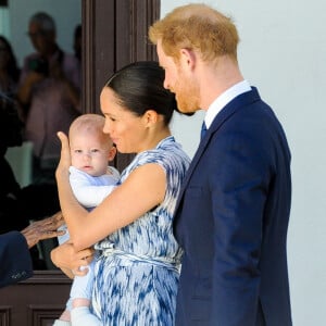 Info - Archie fête son premier anniversaire le 6 mai - Le prince Harry, duc de Sussex, et Meghan Markle, duchesse de Sussex, avec leur fils Archie ont rencontré l'archevêque Desmond Tutu et sa femme à Cape Town, Afrique du Sud. Le 25 septembre 2019  On September 25th 2019. The Duke and Duchess of Sussex along with their son Archie meet with Archbishop Desmond Tutu and Mrs Tutu at their legacy foundation in cape Town, on day three of their tour of Africa. 