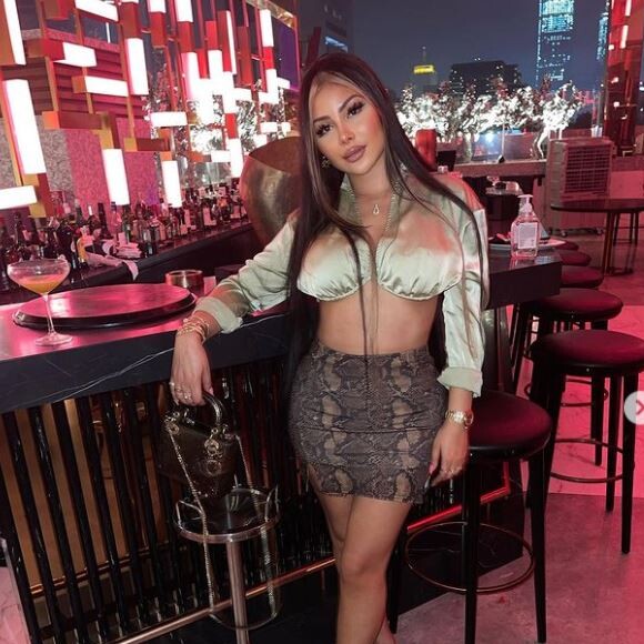 Maeva Ghennam en soirée à Dubaï