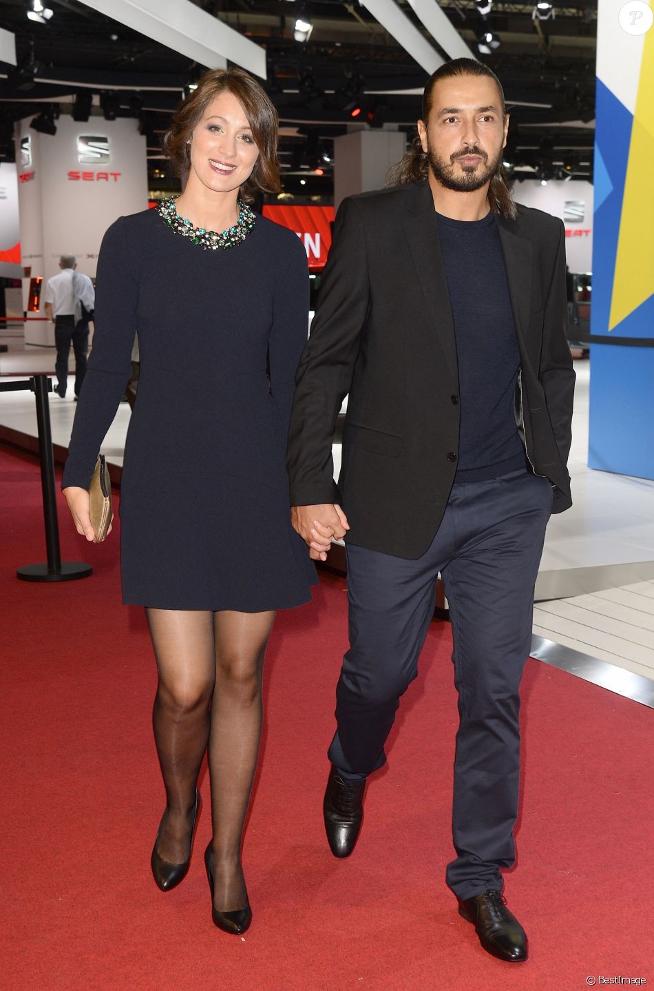 Moundir et sa femme Inès à la soirée Orange lors du Mondial de l'Automobile 2014 au Parc des Expositions de la porte de Versailles à Paris, le 2 octobre 2014.