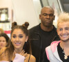 Ariana Grande et Frankie J. Grande arrivent dans un magazin de Piccadilly Circus. Londres. @ Daniel Leal-Olivas/PA Wire/ABACAPRESS.COM