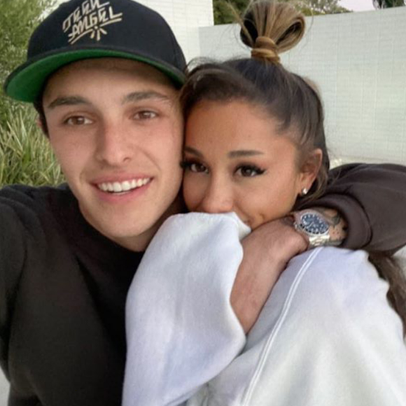 Ariana Grande et son nouveau petit-ami, Dalton Gomez, sur Instagram.