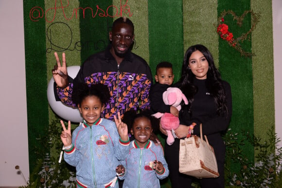 Exclusif - Mamadou Sakho avec sa femme Majda et leurs enfants, sa fille Aïda (7ans), sa fille Sienna (4ans) et son fils Tidane (1an) au premier goûter des étoiles au profit de l'association AMSAK à l'Orangerie au Jardin d'acclimatation à Paris, France, le 1er mars 2020. © Rachid Bellak/Bestimage