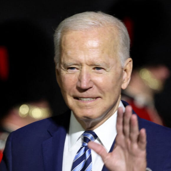 Joe Biden et sa femme Jill à leur arrivée à l'aéroport "Cornwall Airport Newquay" au Royaume-Uni, à l'occasion du sommet du G7 le 10 juin 2021.