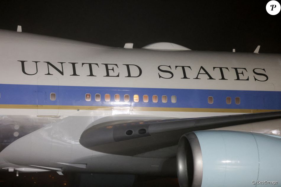 Joe Biden et sa femme Jill à leur arrivée à l'aéroport "Cornwall Airport Newquay" au Royaume-Uni, à l'occasion du sommet du G7 le 10 juin 2021.