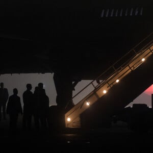 Joe Biden et sa femme Jill à leur arrivée à l'aéroport "Cornwall Airport Newquay" au Royaume-Uni, à l'occasion du sommet du G7 le 10 juin 2021.