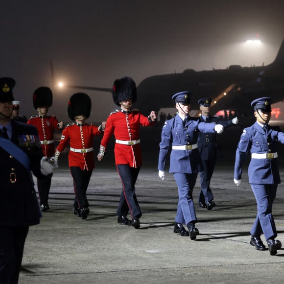 Joe Biden et sa femme Jill à leur arrivée à l'aéroport "Cornwall Airport Newquay" au Royaume-Uni, à l'occasion du sommet du G7 le 10 juin 2021.