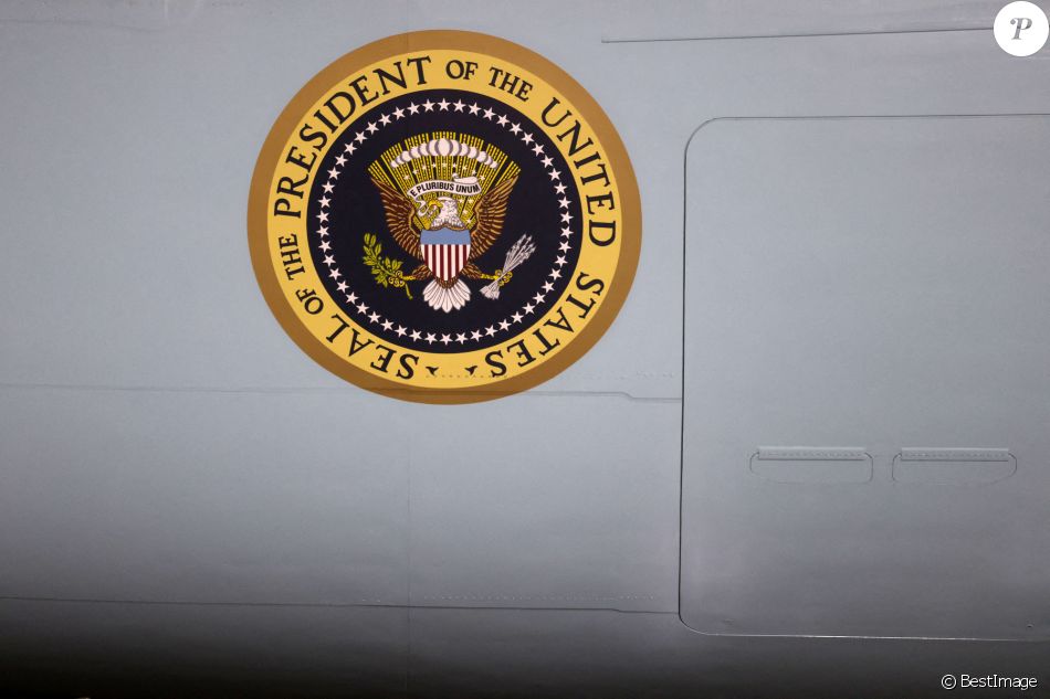 Joe Biden et sa femme Jill à leur arrivée à l'aéroport "Cornwall Airport Newquay" au Royaume-Uni, à l'occasion du sommet du G7 le 10 juin 2021.