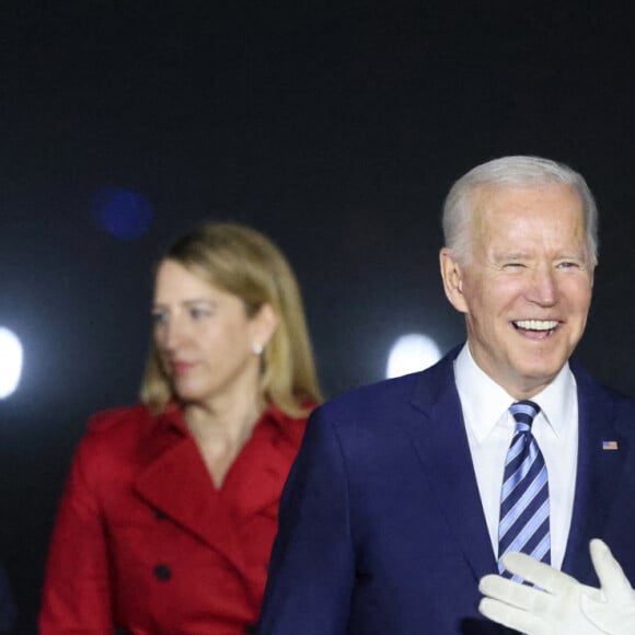 Joe Biden et sa femme Jill à leur arrivée à l'aéroport "Cornwall Airport Newquay" au Royaume-Uni, à l'occasion du sommet du G7 le 10 juin 2021.