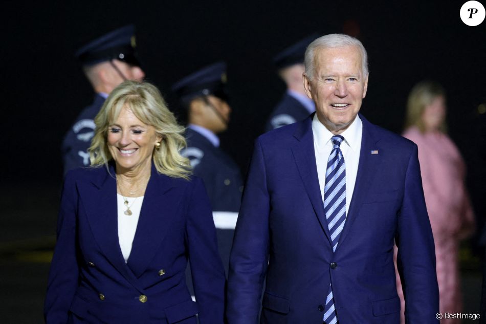 Joe Biden et sa femme Jill à leur arrivée à l'aéroport "Cornwall Airport Newquay" au Royaume-Uni, à l'occasion du sommet du G7.