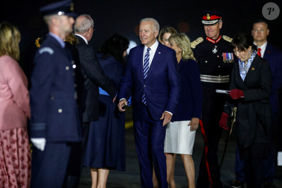 Joe Biden et sa femme Jill à leur arrivée à l'aéroport "Cornwall Airport Newquay" au Royaume-Uni, à l'occasion du sommet du G7. Le 9 juin 2021