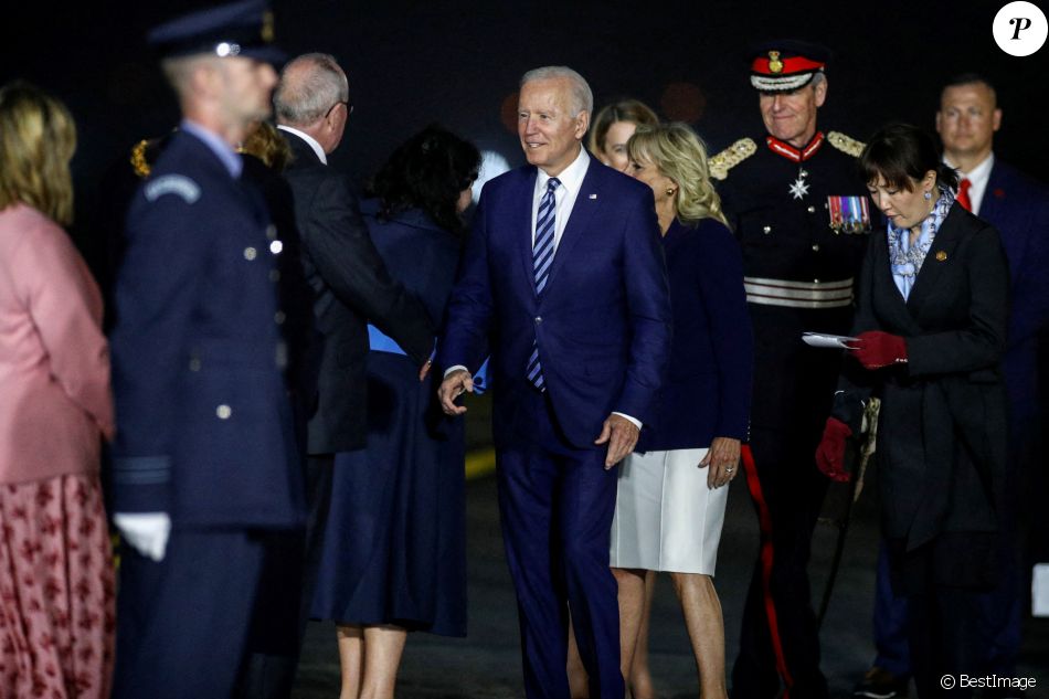 Joe Biden et sa femme Jill à leur arrivée à l'aéroport "Cornwall Airport Newquay" au Royaume-Uni, à l'occasion du sommet du G7. Le 9 juin 2021