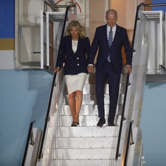 Joe Biden et sa femme Jill à leur arrivée à l'aéroport "Cornwall Airport Newquay" au Royaume-Uni, à l'occasion du sommet du G7. Le 9 juin 2021