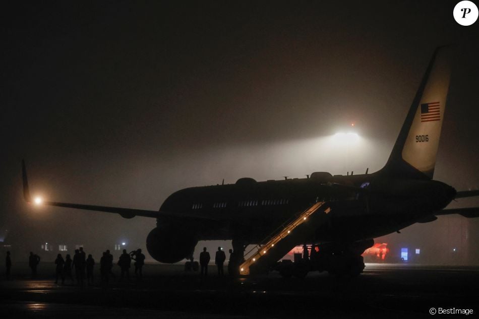 Illustration - Arrivée du président des Etats-Unis et de sa femme à l'aéroport "Cornwall Airport Newquay" au Royaume-Uni, à l'occasion du sommet du G7. Le 9 juin 2021