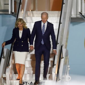 Joe Biden et sa femme Jill à leur arrivée à l'aéroport "Cornwall Airport Newquay" au Royaume-Uni, à l'occasion du sommet du G7. Le 9 juin 2021