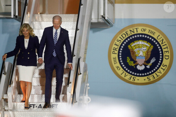 Joe Biden et sa femme Jill à leur arrivée à l'aéroport "Cornwall Airport Newquay" au Royaume-Uni, à l'occasion du sommet du G7. Le 9 juin 2021