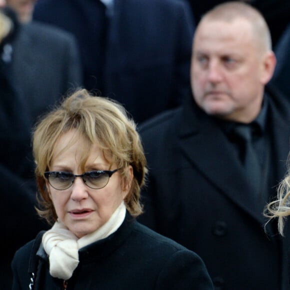 Nathalie Baye et Laura smet - Sorties de l'église de la Madeleine après les obsèques de Johnny Hallyday à Paris le 9 décembre 2017. © Veeren / Bestimage