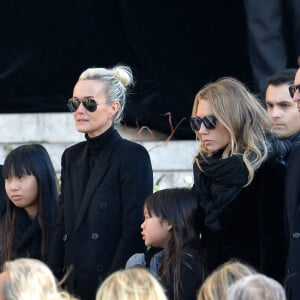 Brigitte Macron, Laeticia Hallyday et ses filles Joy et Jade, Laura Smet, David Hallyday - Arrivées des personnalités en l'église de La Madeleine pour les obsèques de Johnny Hallyday à Paris le 8 decembre 2017. © Veeren/Bestimage